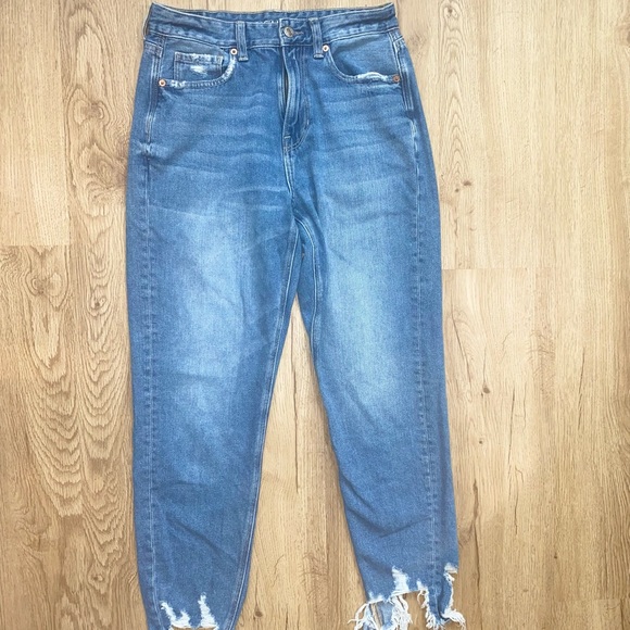 American Eagle High Rise Cropped Mom Jeans - Picture 2 of 8